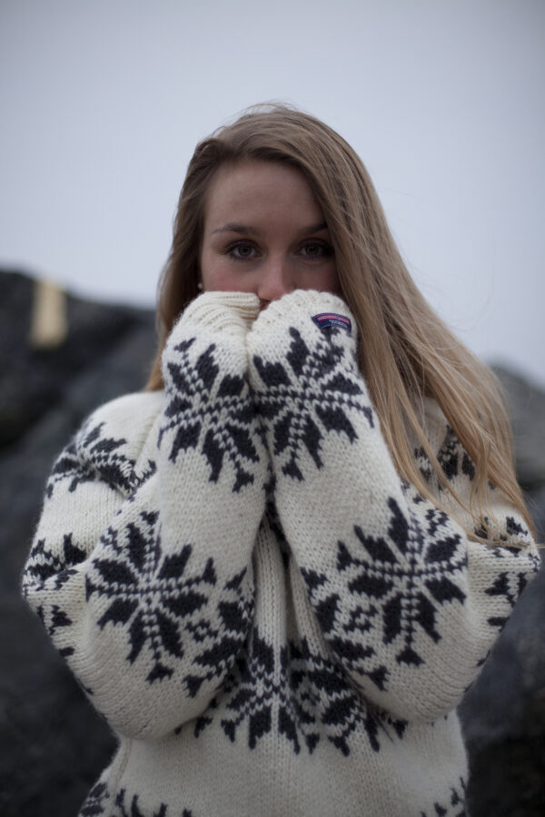 Fitted Icelandic sweater - Image 3