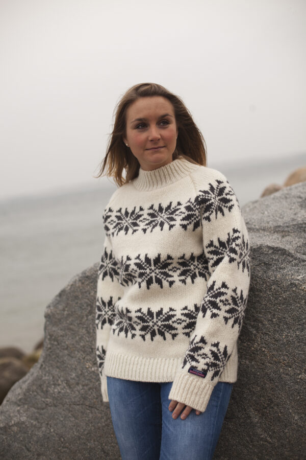 Fitted Icelandic sweater - Image 2