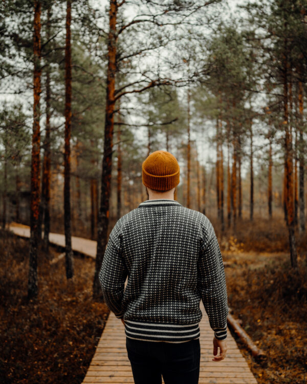 Syysretkeilyä villapaidassa